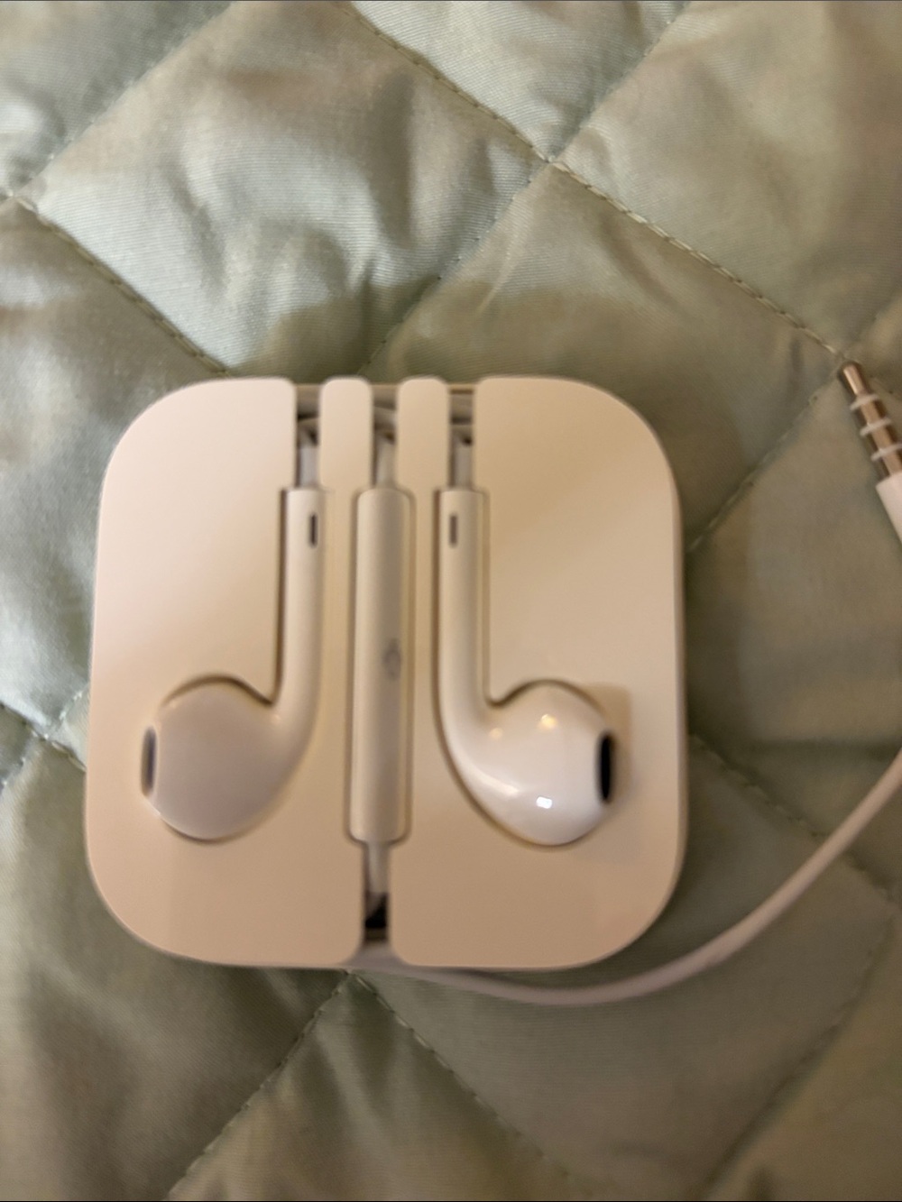 Authentic Apple wired 3.5 mm plug design ear buds New unused. With original case - Picture 4 of 4